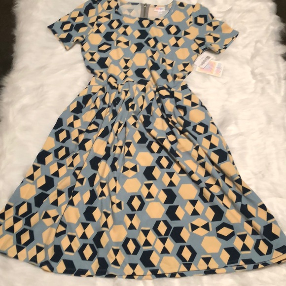 LuLaRoe Dresses & Skirts - Lularoe amelia dress geometric print